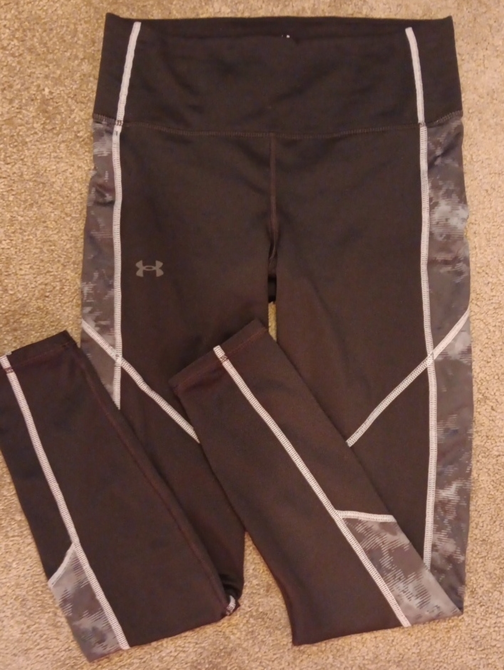 Under Armour Black Women's Athletic Leggings with Gray Accents